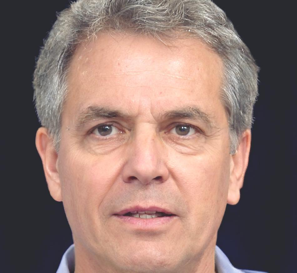 Esteban Morales, Director de Estrategia Financiera en virestonalux